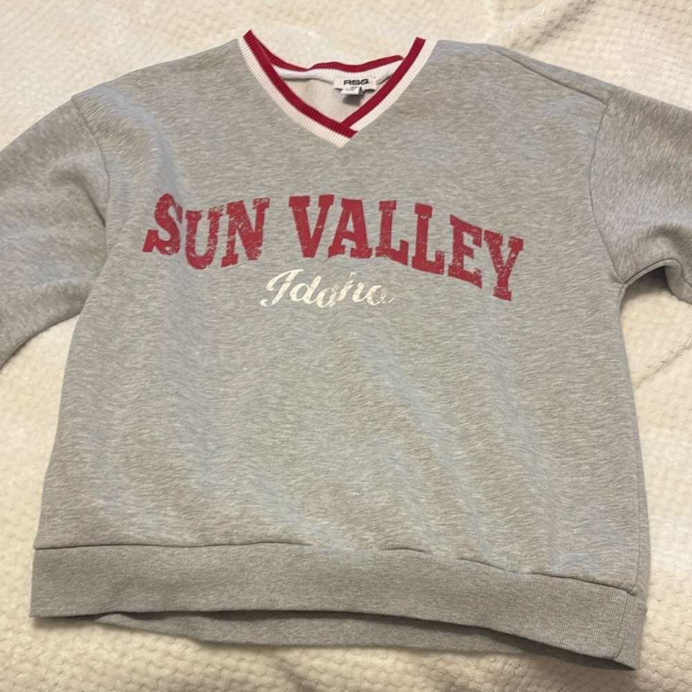 RSQ Gray V-Neck Sweatshirt with Red Sun Valley Print